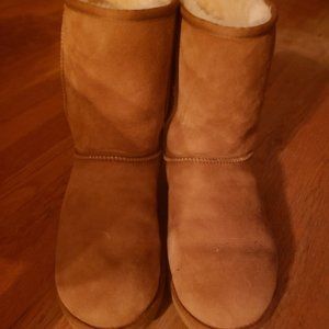 Ugh classic mid womens 11 boots warm! Beautiful condition ❤